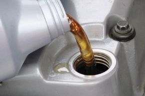 Slika za kategorijo Olja in maziva