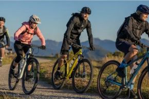 Slika za kategorijo Dresi, jakne in več