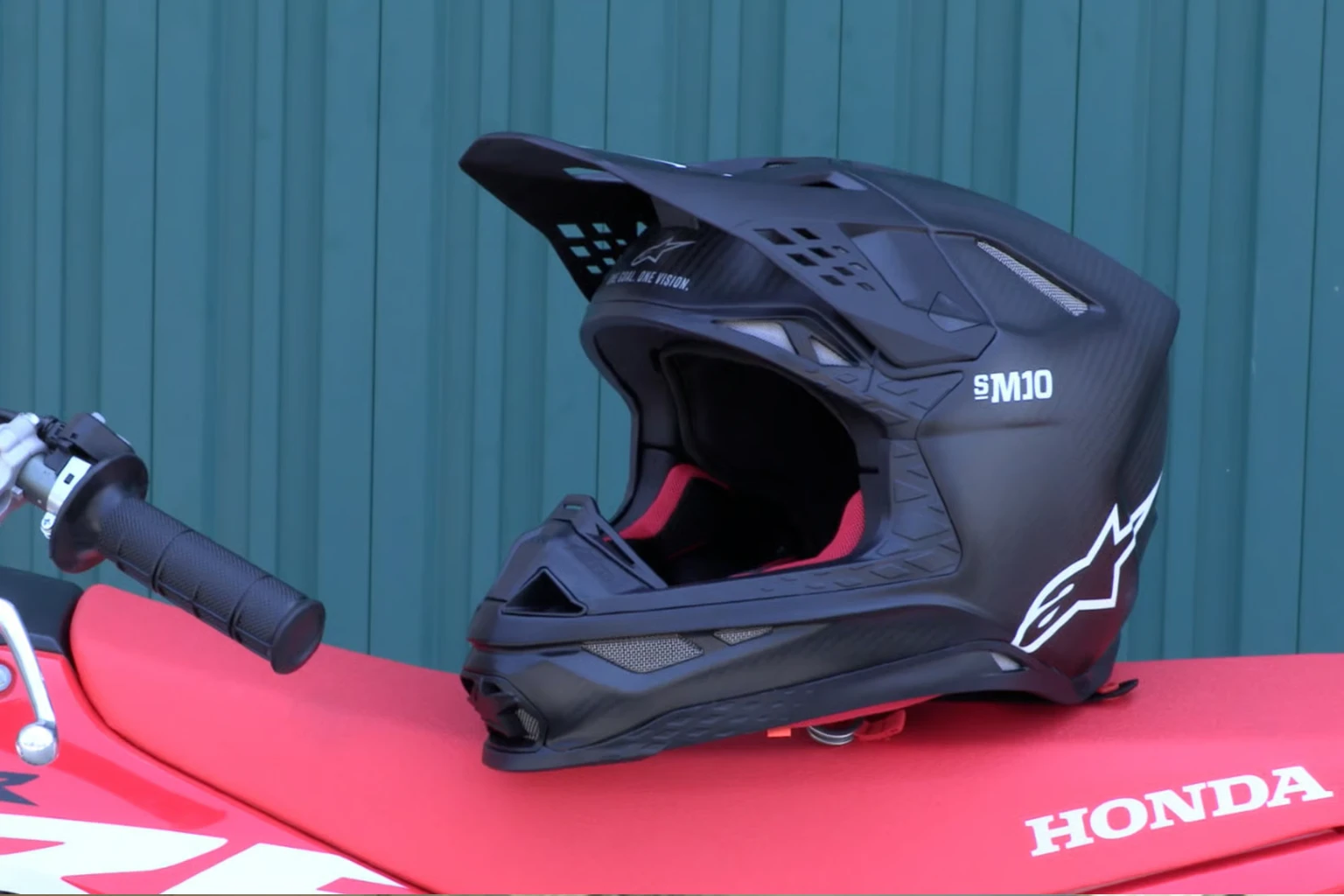 Slika za kategorijo Deli in dodatki za čelade