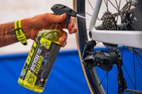 Slika za kategorijo Čistila , Maziva , Ostale Tekočine